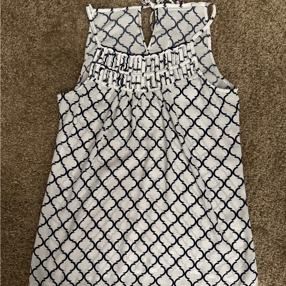 NWOT New York & Company Elegant Navy and White Patterned Women's Top - Picture 1 of 4